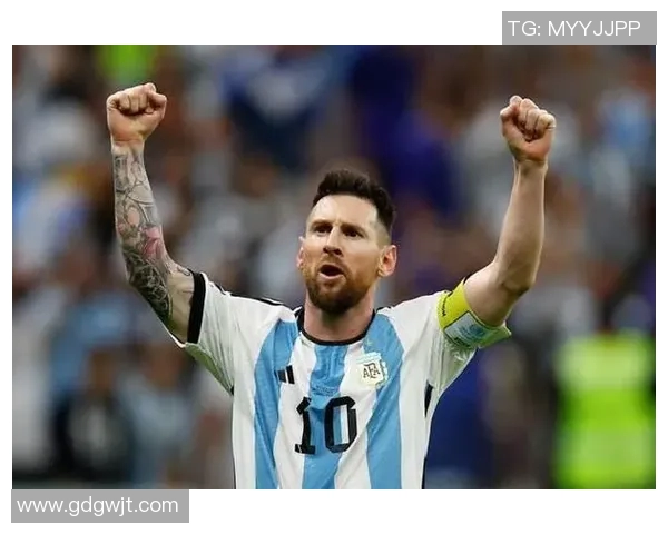 历代足球巨星风采：从贝利到梅西，见证足坛传奇的荣耀与辉煌