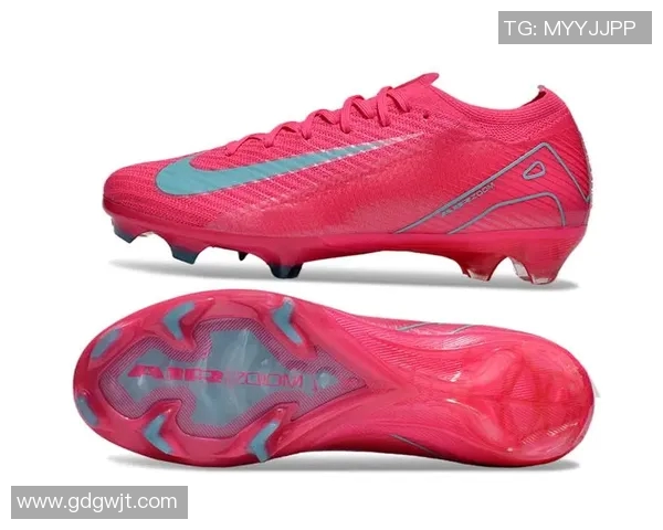 粉色刺客足球鞋助力球星脚下风采尽显完美配色与极致性能的结合